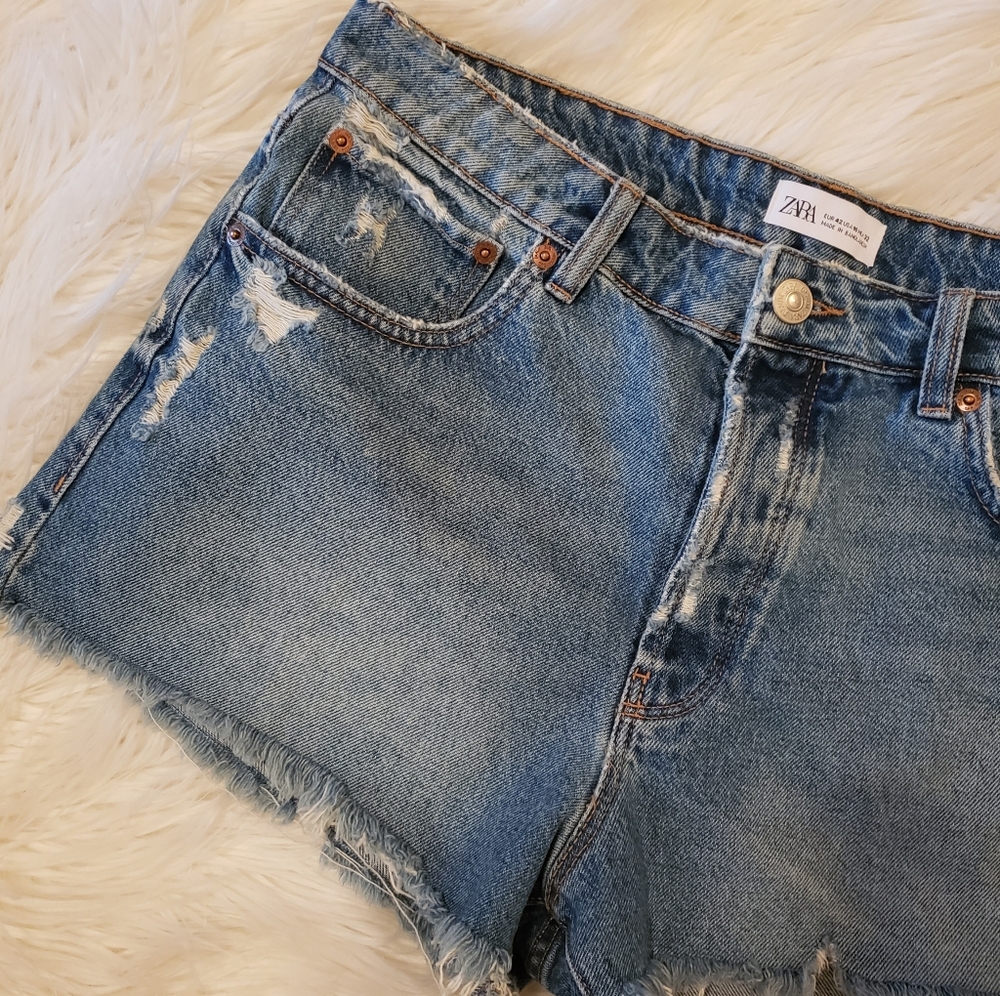 ZARA MID RISE SHORTS - Picture 3 of 8
